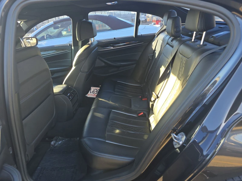 BMW 540 M* SPORT* ДИГИТАЛНО* ТАБЛО* ПОДГРЕВ* КАМЕРА* КЕЙЛЕ, снимка 13 - Автомобили и джипове - 52699671