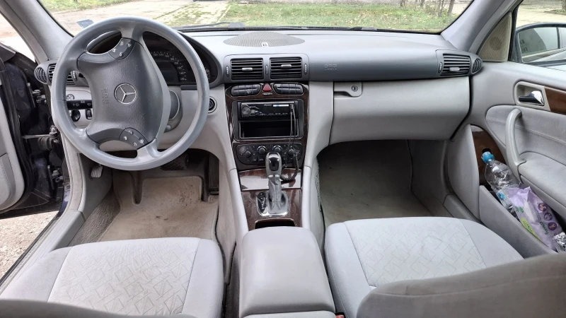 Mercedes-Benz C 220, снимка 6 - Автомобили и джипове - 52551876