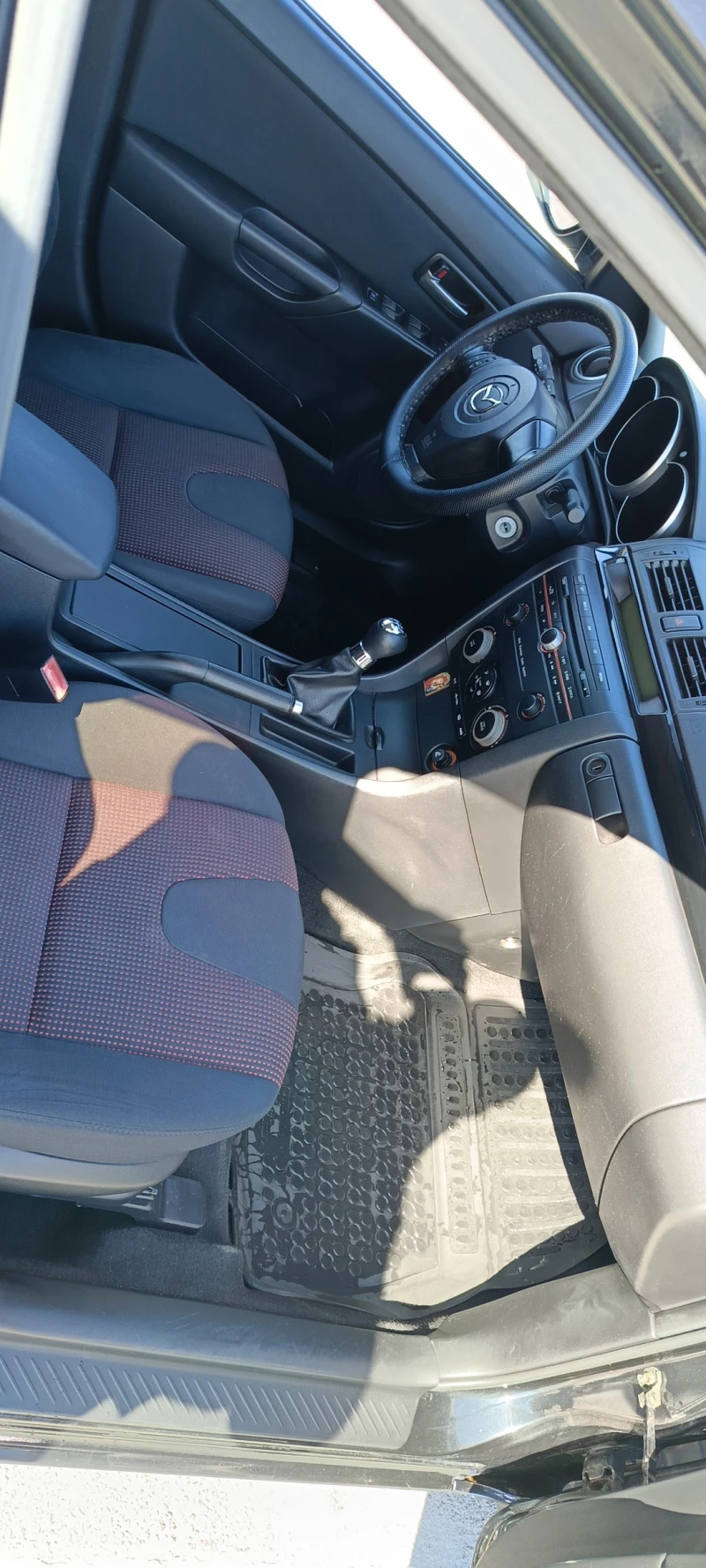 Mazda 3 1.6 109, снимка 5 - Автомобили и джипове - 52773346