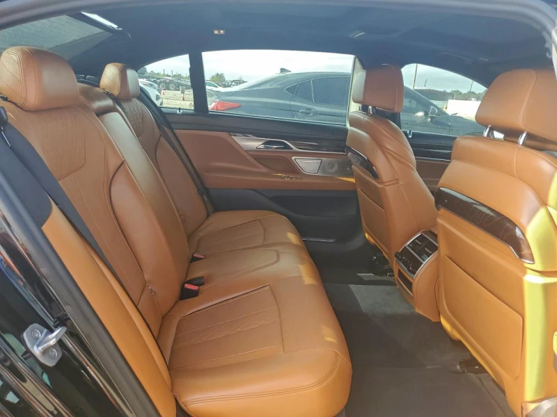 BMW 740 XDRIVE* MPACK* DISTRONIC* 360* B&W* ОРАНЖ* , снимка 10 - Автомобили и джипове - 52805079