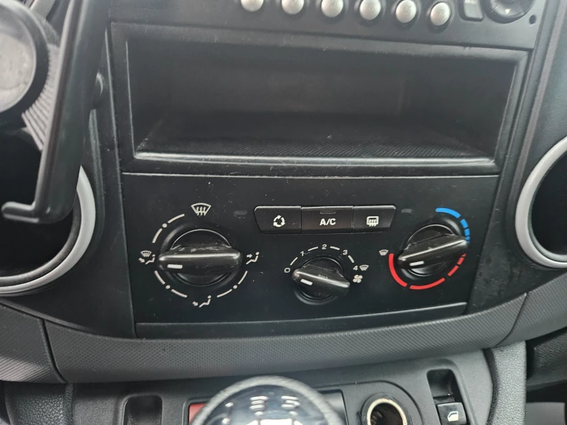 Peugeot Partner 1.6/HDI, снимка 11 - Автомобили и джипове - 52882518