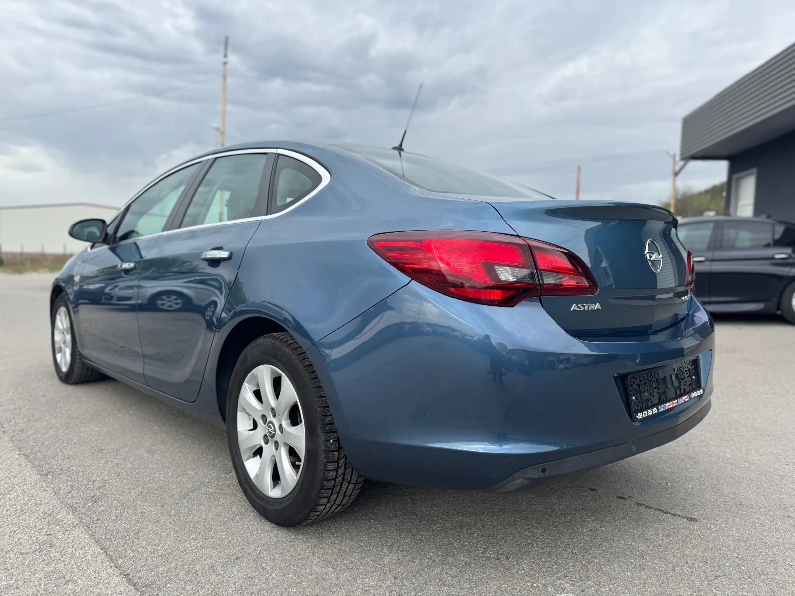 Opel Astra 1.7CDTI - Sedan - изображение 6