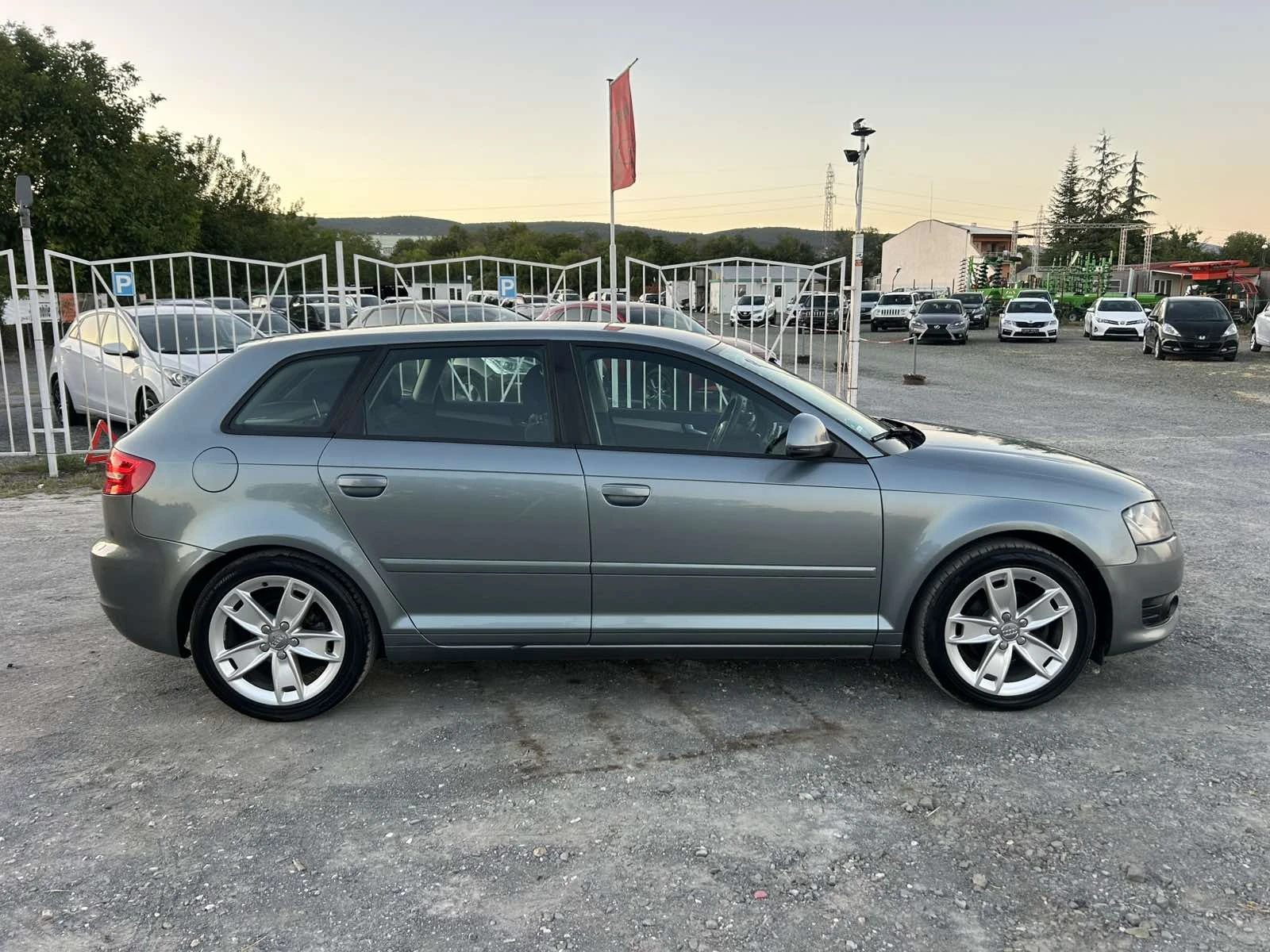 Audi A3 1.9-105 кс / АВТОМАТИК / АВТОПИЛОТ / ПОДГРЕВ  - изображение 4
