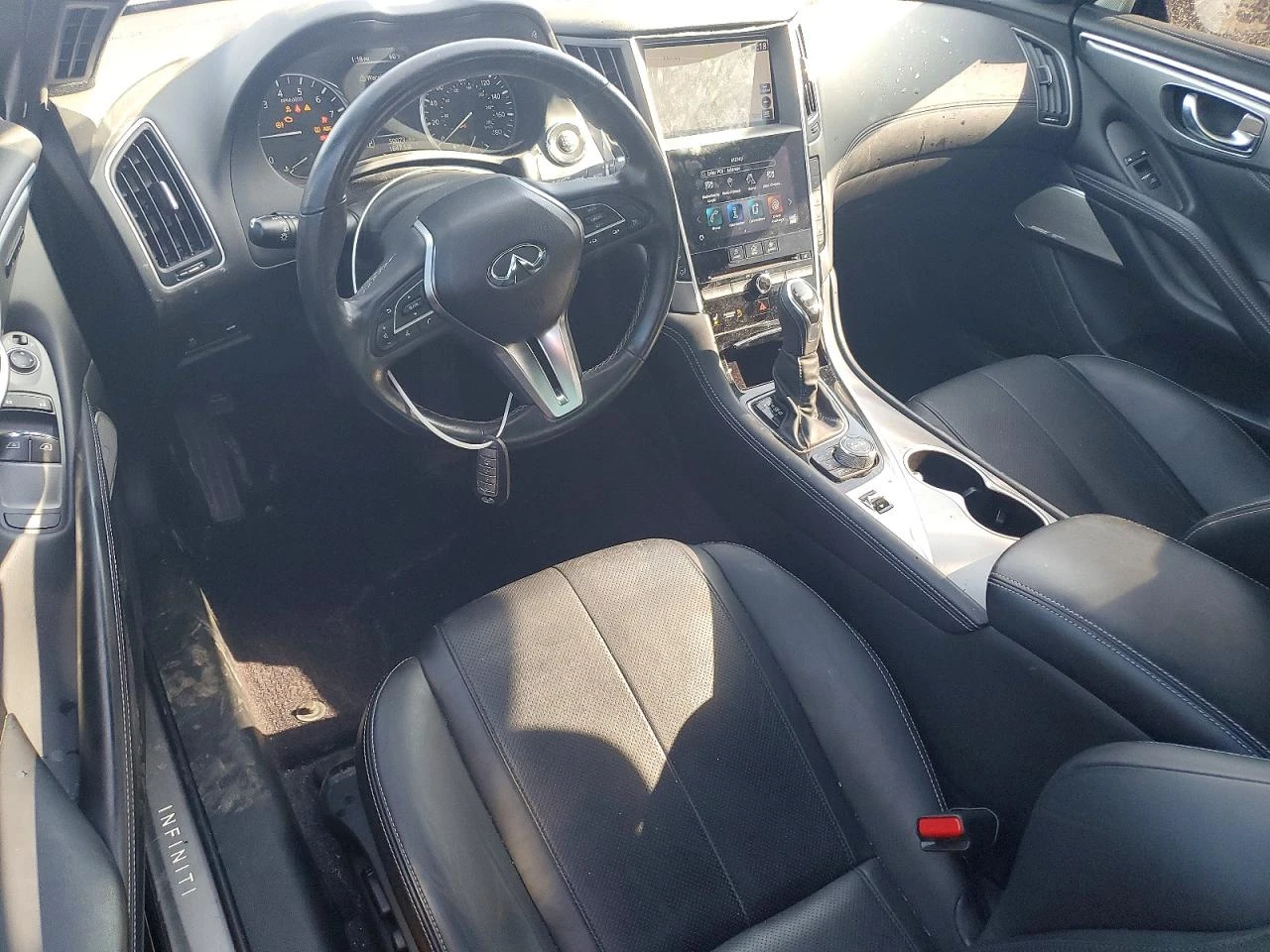 Infiniti Q70 3.0T LUXE* AWD* ДИСТРОНИК* 360* КОЖА*  - изображение 8