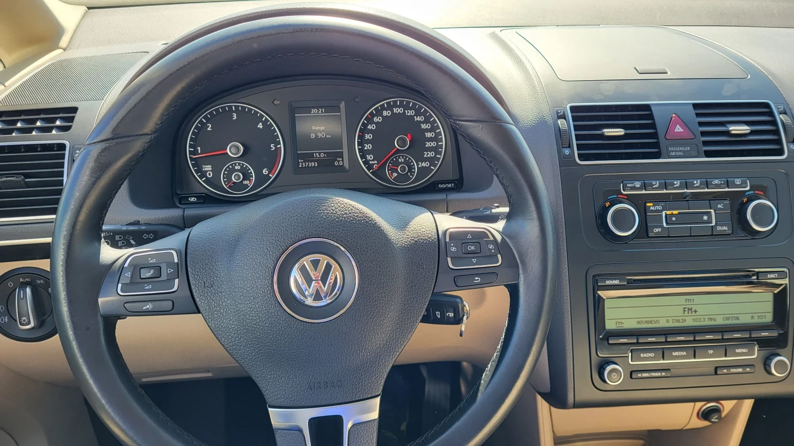 VW Touran 2.0TDI-140 HIGH LINE * ITALY , снимка 13 - Автомобили и джипове - 53824051