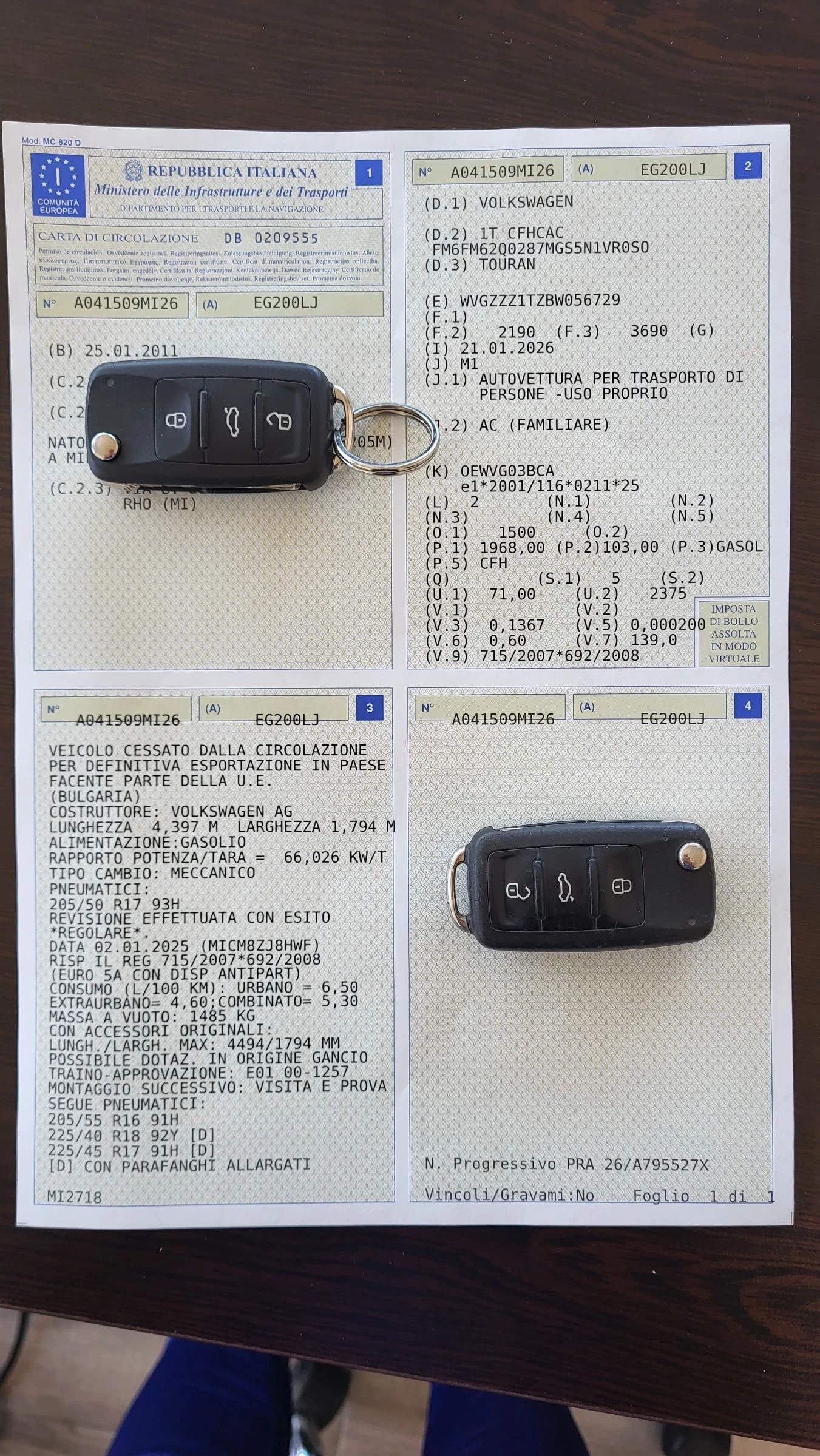 VW Touran 2.0TDI-140 HIGH LINE * ITALY , снимка 15 - Автомобили и джипове - 53824051