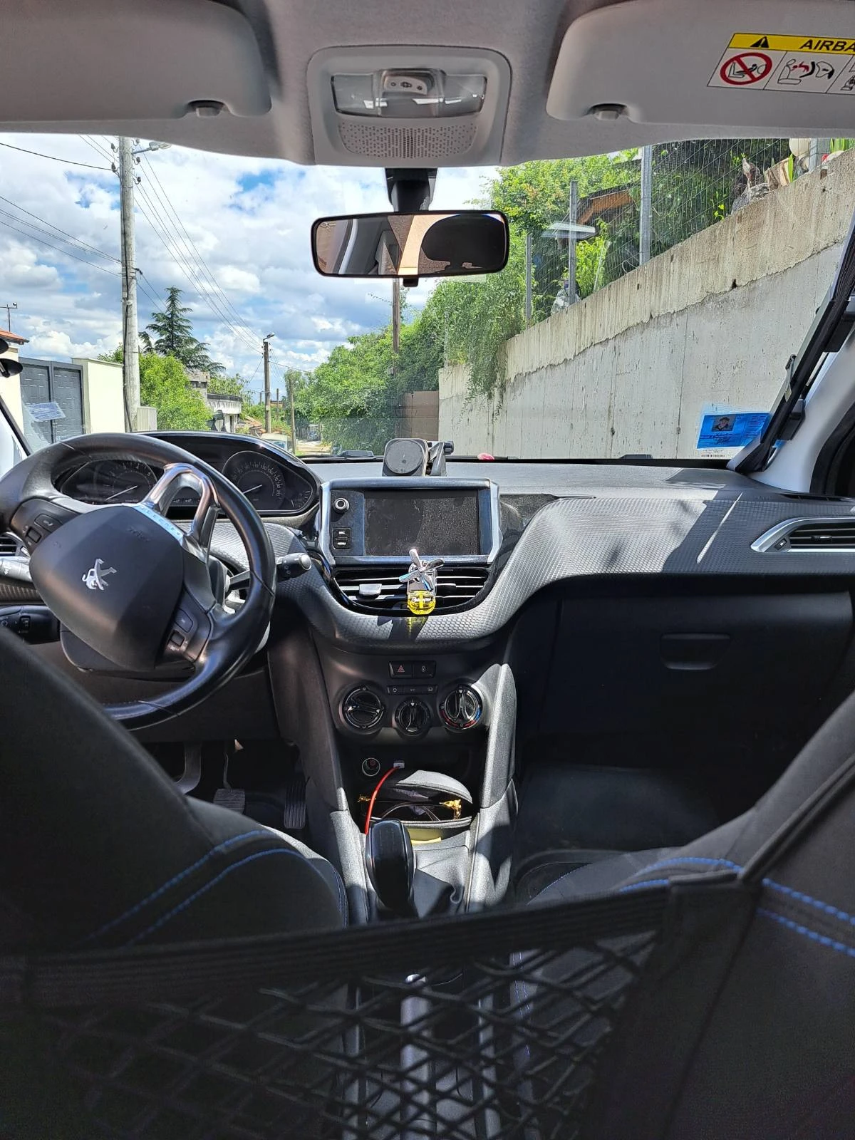 Peugeot 208 sedan, снимка 6 - Автомобили и джипове - 54893238