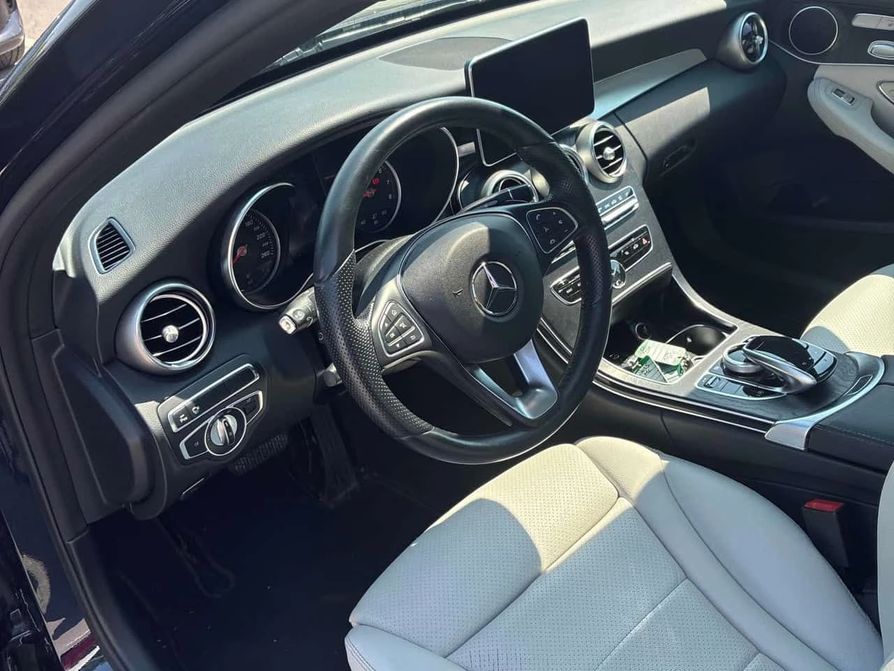 Mercedes-Benz C 300 * CARFAX * БЕЗ ПЪРВОНАЧАЛНА ВНОСКА, снимка 8 - Автомобили и джипове - 55313998