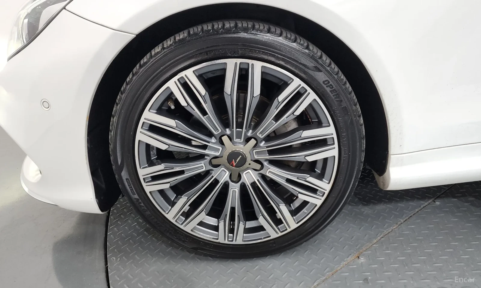 Mercedes-Benz E 200, снимка 5 - Автомобили и джипове - 55406696