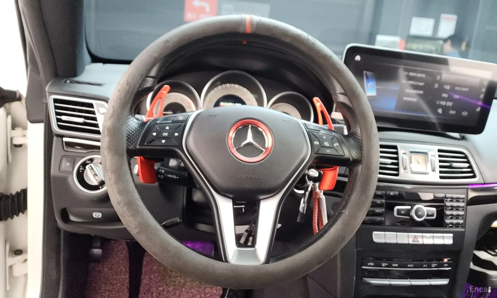 Mercedes-Benz E 200, снимка 12 - Автомобили и джипове - 55406696