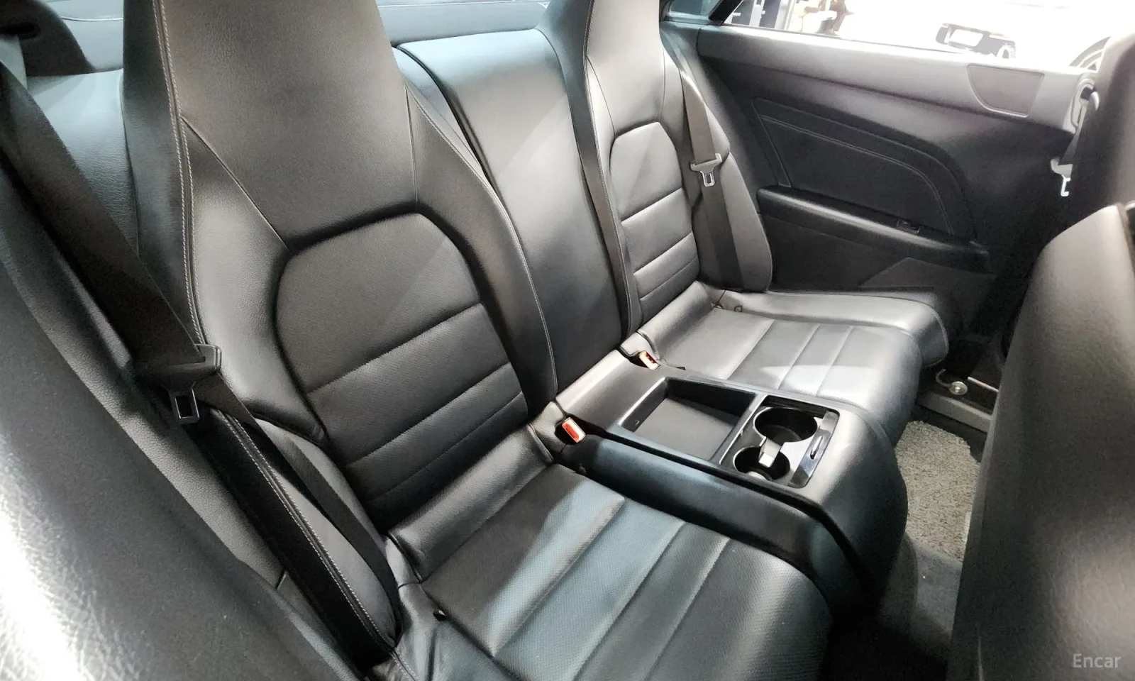 Mercedes-Benz E 200, снимка 11 - Автомобили и джипове - 55406696