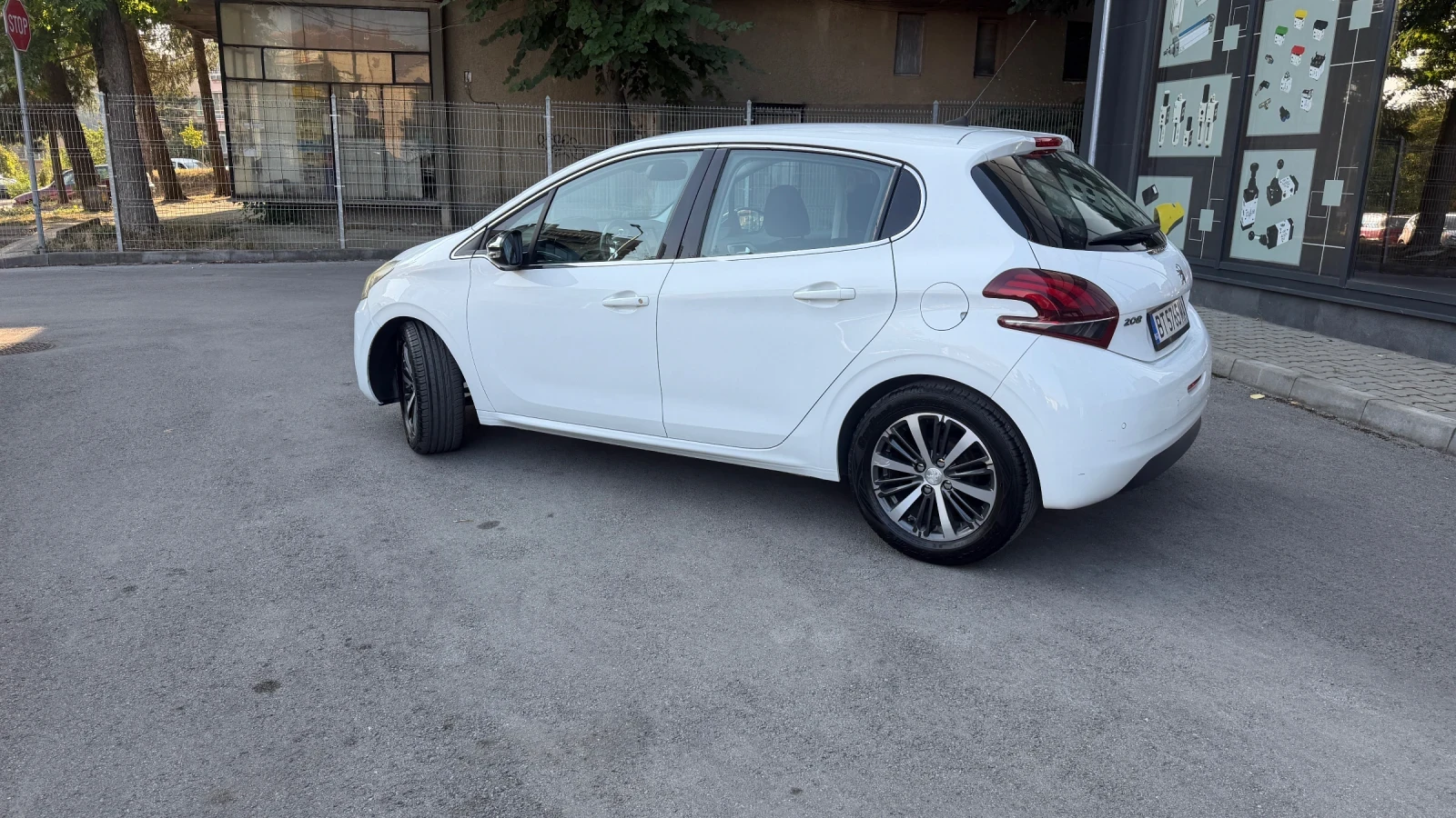 Peugeot 208, снимка 4 - Автомобили и джипове - 55979382