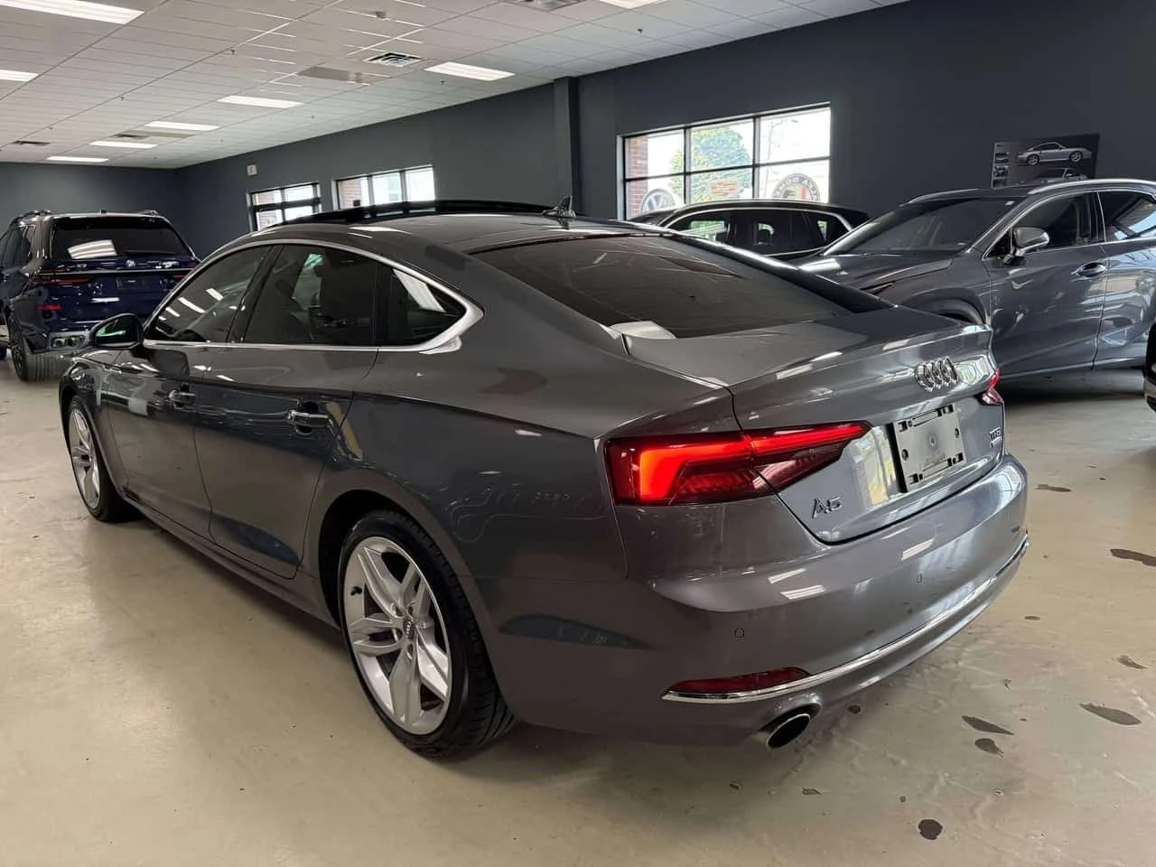 Audi A5 / B&O / FULL DIGITAL / 360 / ДИСТРОНИК, снимка 3 - Автомобили и джипове - 56390690