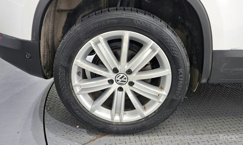 VW Tiguan, снимка 5 - Автомобили и джипове - 53030688