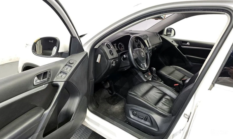 VW Tiguan, снимка 10 - Автомобили и джипове - 53030688