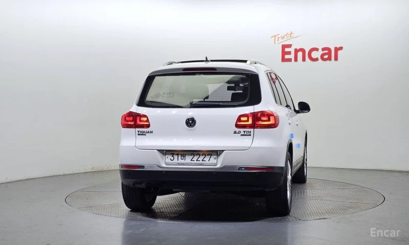 VW Tiguan, снимка 4 - Автомобили и джипове - 53030688