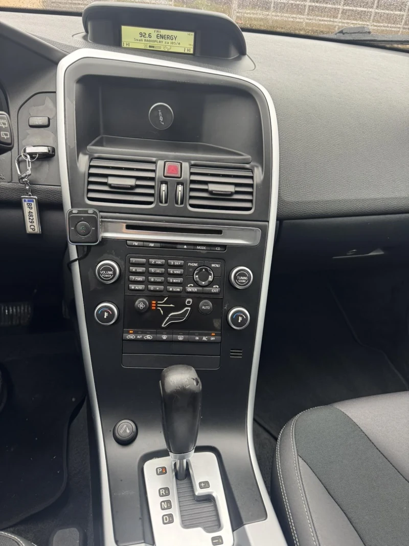 Volvo XC60 2.4D Автоматик* * Обслужен* * , снимка 14 - Автомобили и джипове - 53250550