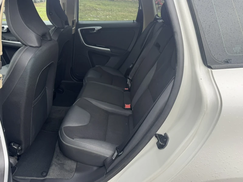Volvo XC60 2.4D Автоматик* * Обслужен* * , снимка 11 - Автомобили и джипове - 53250550