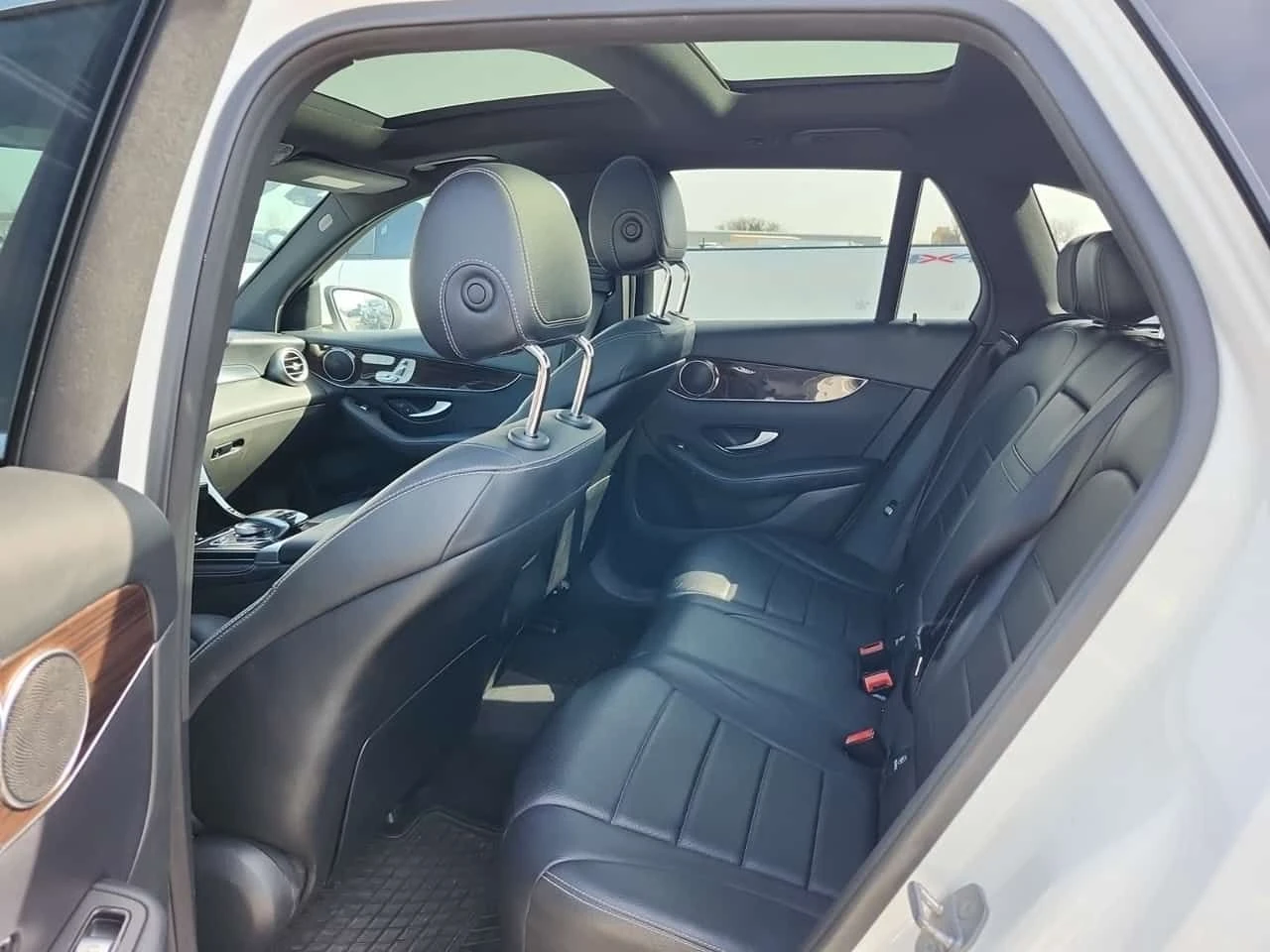 Mercedes-Benz GLC 300 CARFAX/Подгрев/Пано/2 ключа/Keyless, снимка 11 - Автомобили и джипове - 54034134