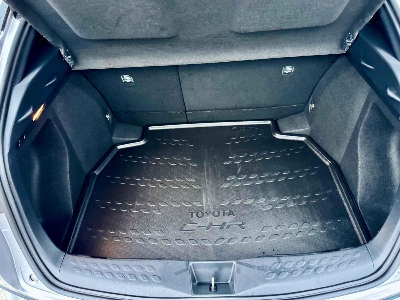 Toyota C-HR Hybride , снимка 15 - Автомобили и джипове - 54045419