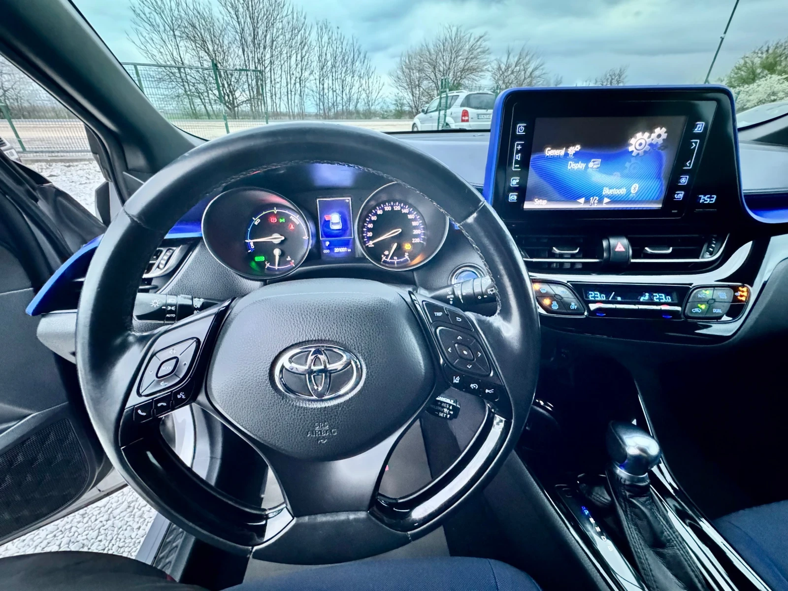 Toyota C-HR Hybride , снимка 14 - Автомобили и джипове - 54045419