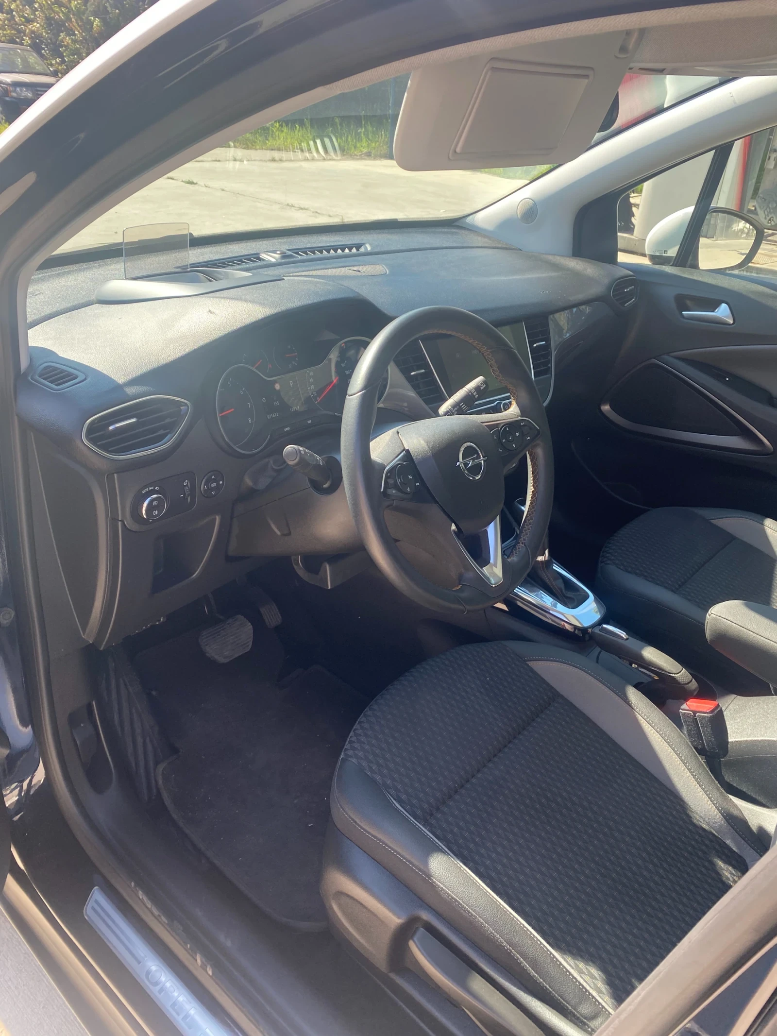 Opel Crossland X 1.2куб-АВТОМАТ-НАВИ-4х4-ХЕДЪП-ПАНОРАМА-ТОП-ФУЛ, снимка 11 - Автомобили и джипове - 54422002