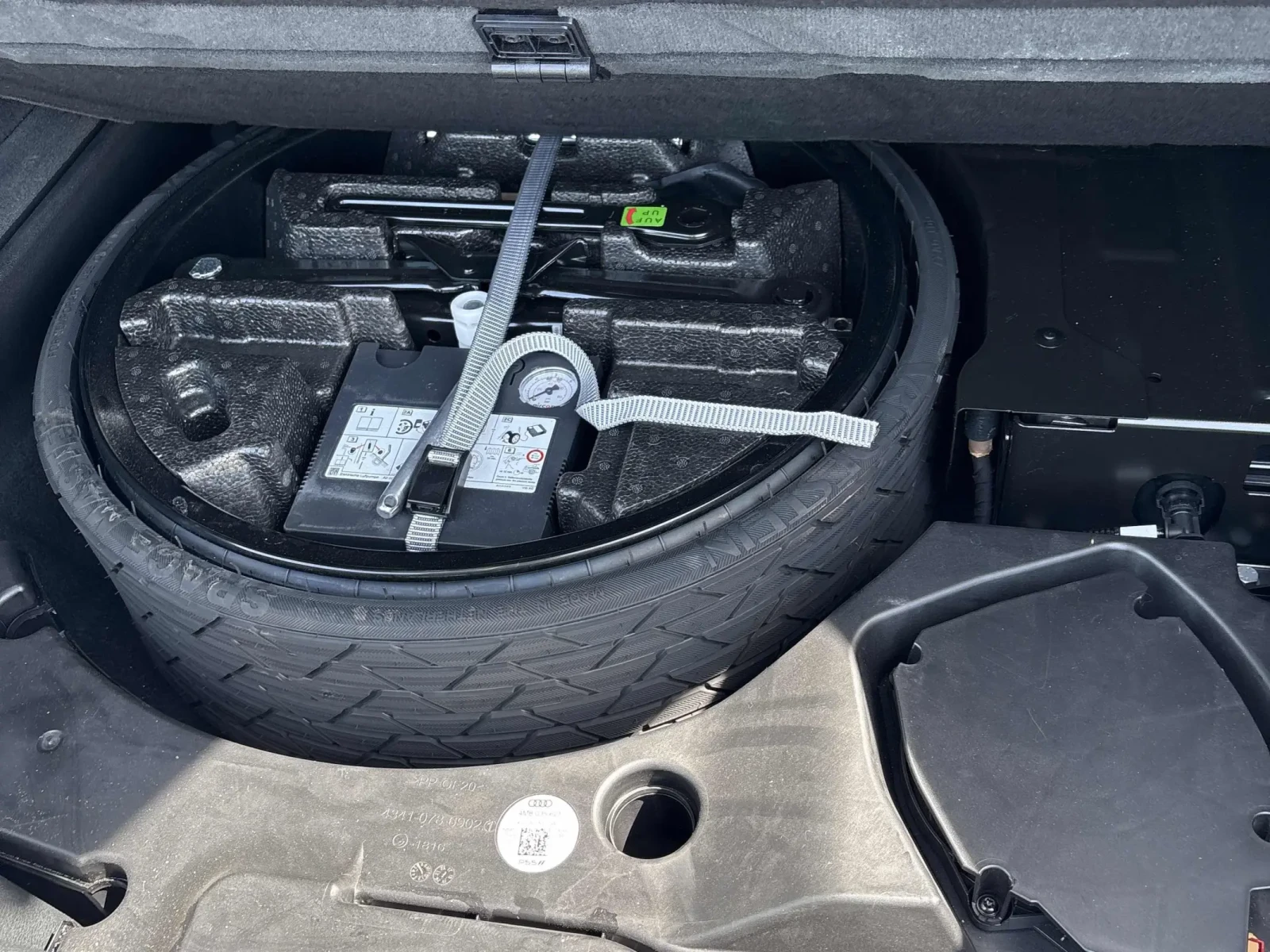 Audi Q8 Progressiv, снимка 12 - Автомобили и джипове - 54955572