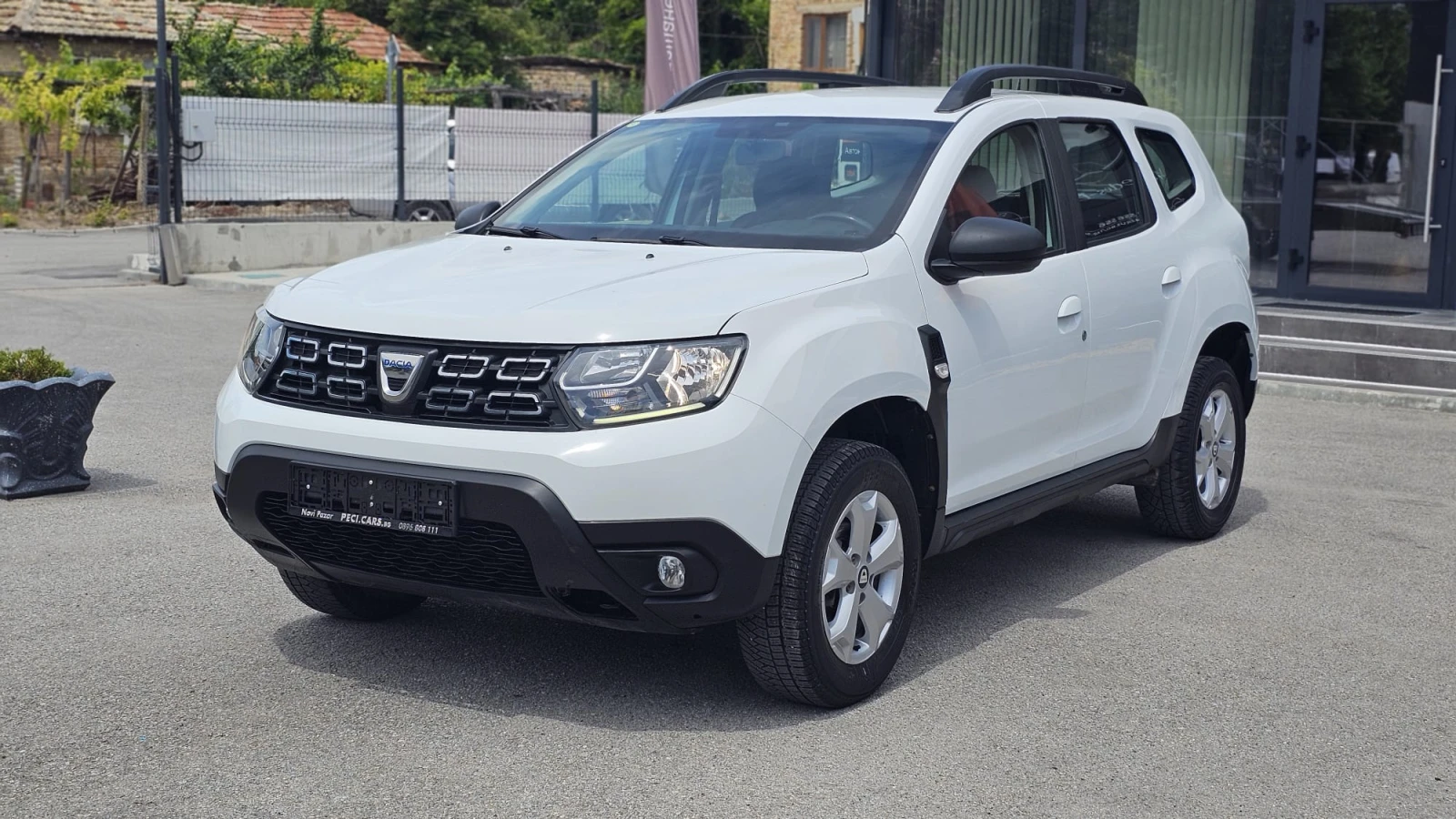 Dacia Duster 1.6i 6SP GPL/LPG IT-ПЪЛНА ИСТОТИЯ-ТОП СЪСТ.-ЛИЗИНГ, снимка 3 - Автомобили и джипове - 54972106