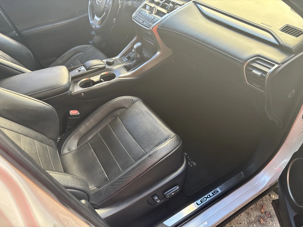 Lexus NX 300h, снимка 10 - Автомобили и джипове - 55695311