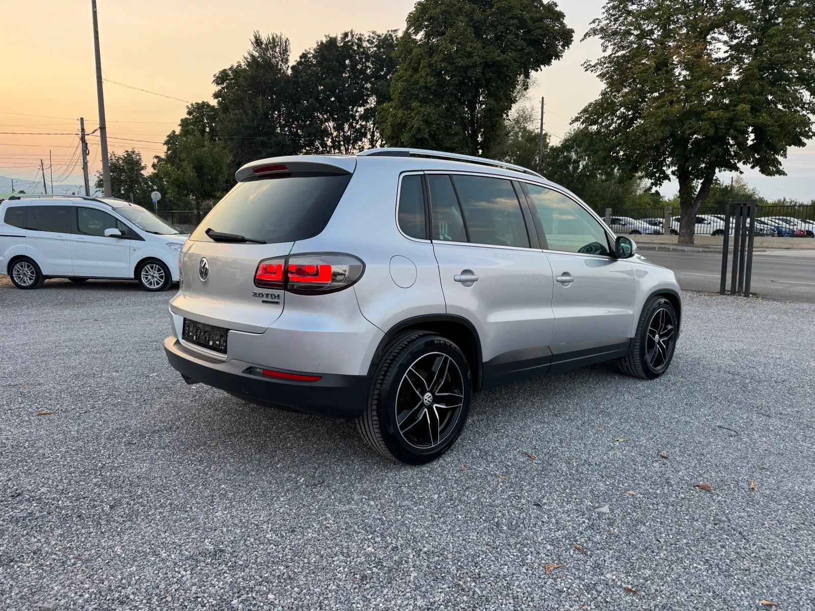 VW Tiguan 2.0TDI 4MOTION!! NAVI!! CAMERA!! AUTOMATIC!!, снимка 6 - Автомобили и джипове - 55728578