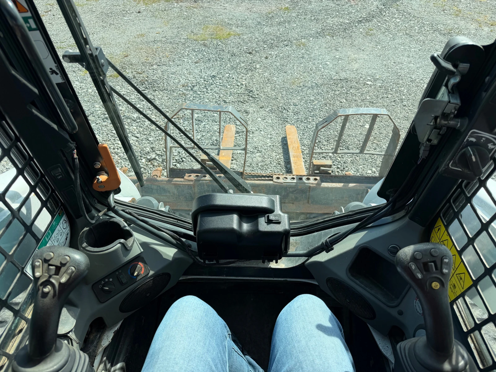 Мини челни товарачи Bobcat T650 HF С КОФА И ВИЛИЦИ ЛИЗИНГ, снимка 13 - Индустриална техника - 54229657