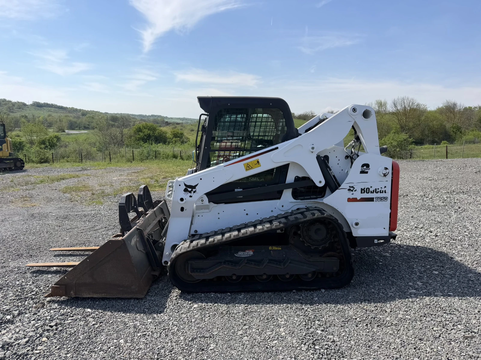 Мини челни товарачи Bobcat T650 HF С КОФА И ВИЛИЦИ ЛИЗИНГ, снимка 4 - Индустриална техника - 54229657