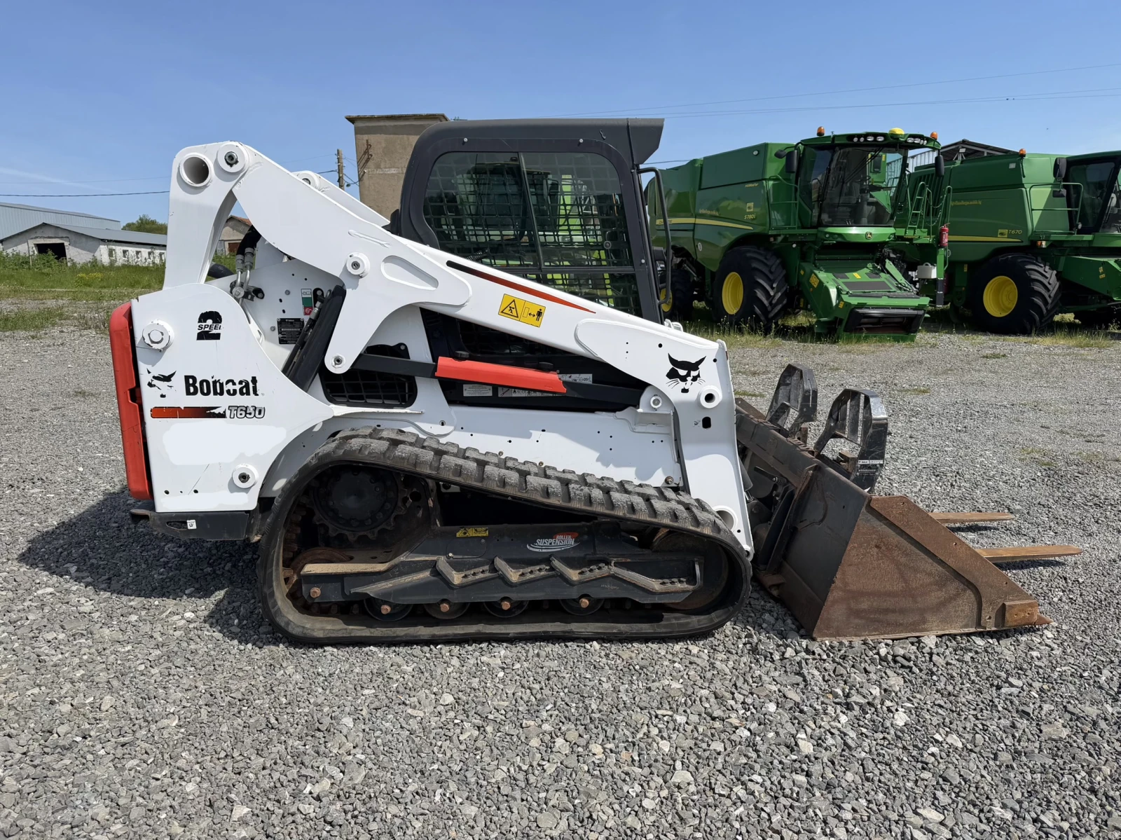 Мини челни товарачи Bobcat T650 HF С КОФА И ВИЛИЦИ ЛИЗИНГ, снимка 8 - Индустриална техника - 54229657