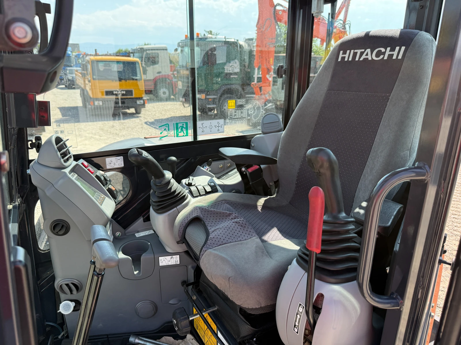 Багер Hitachi ZX 55U-6, снимка 13 - Индустриална техника - 55803571
