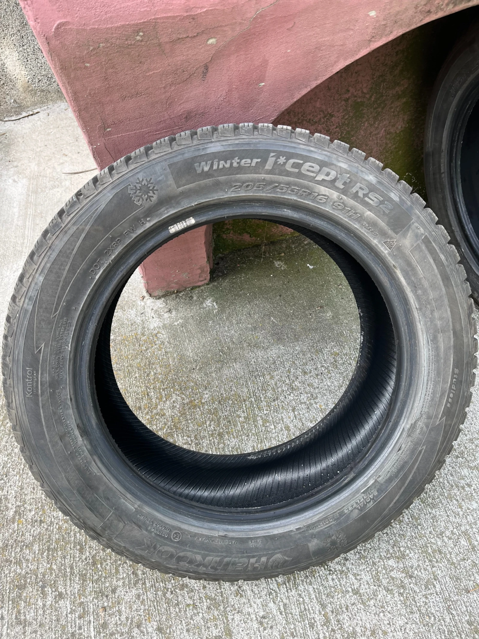 Гуми Зимни 205/55R16, снимка 4 - Гуми и джанти - 54765828