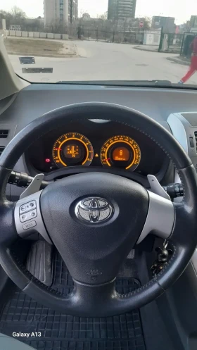 Toyota Auris 1.6 с газ, снимка 17