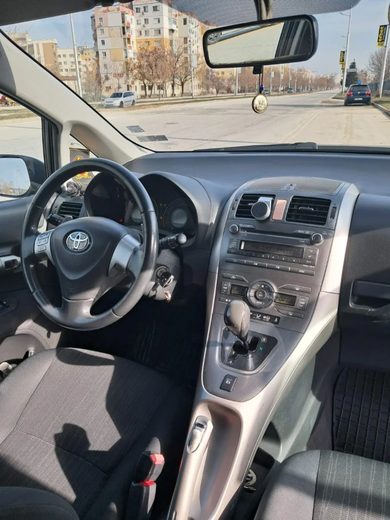 Toyota Auris 1.6 с газ, снимка 8 - Автомобили и джипове - 48812715