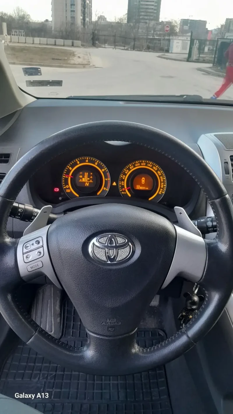 Toyota Auris 1.6 с газ, снимка 17 - Автомобили и джипове - 48812715