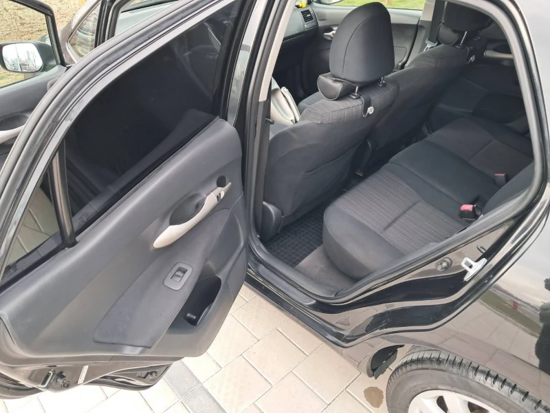 Toyota Auris 1.6 с газ, снимка 12 - Автомобили и джипове - 48812715