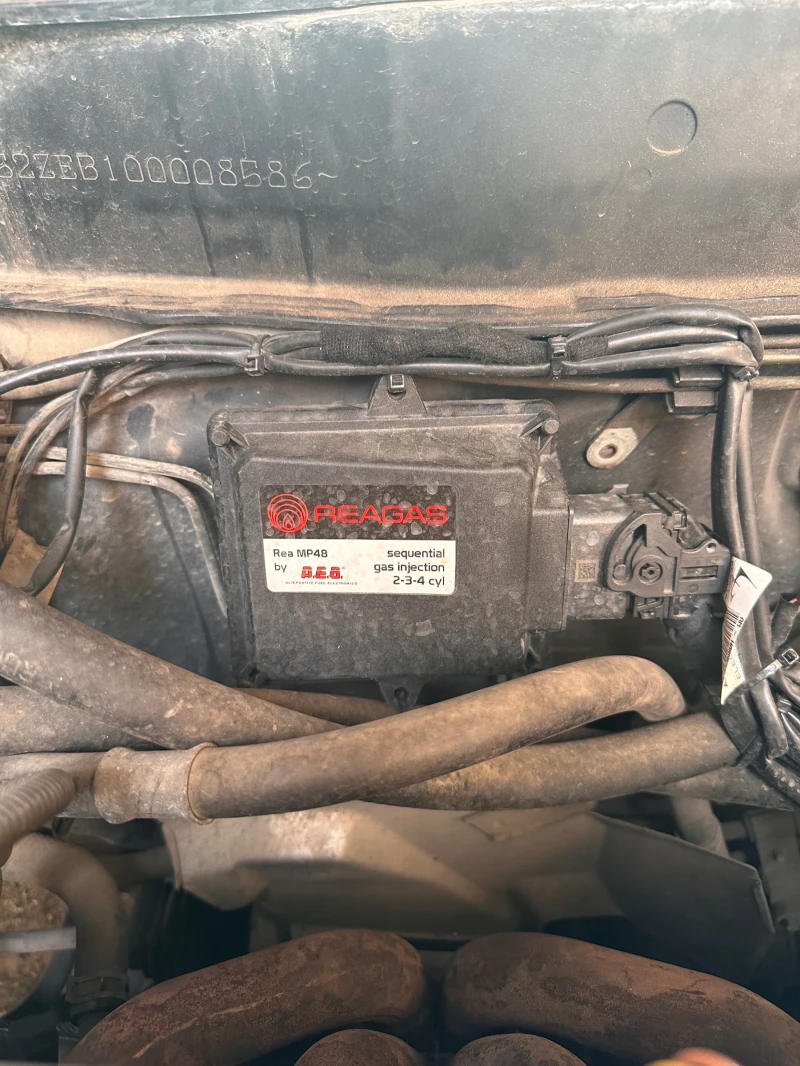 Toyota Corolla 1.4 VVTI, снимка 10 - Автомобили и джипове - 52631719