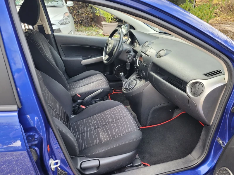 Mazda 2 1.4 I , снимка 7 - Автомобили и джипове - 52218949