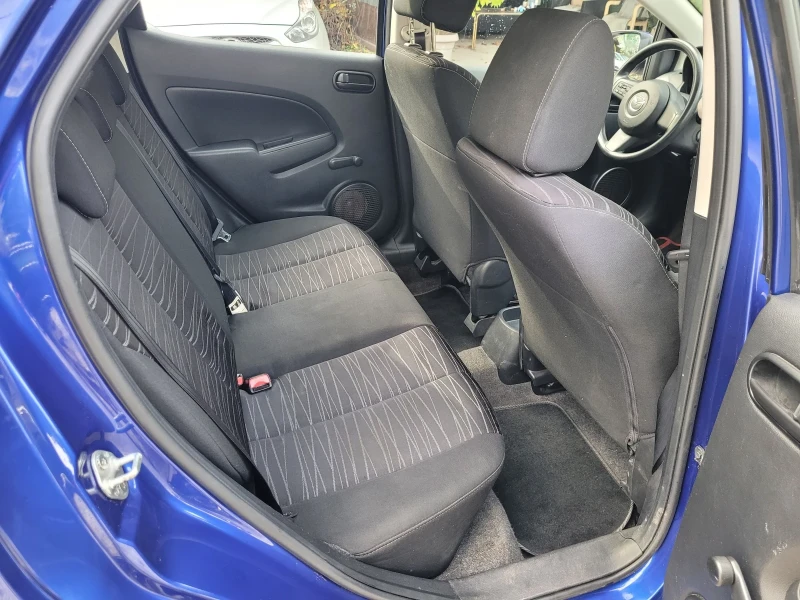 Mazda 2 1.4 I , снимка 8 - Автомобили и джипове - 52218949