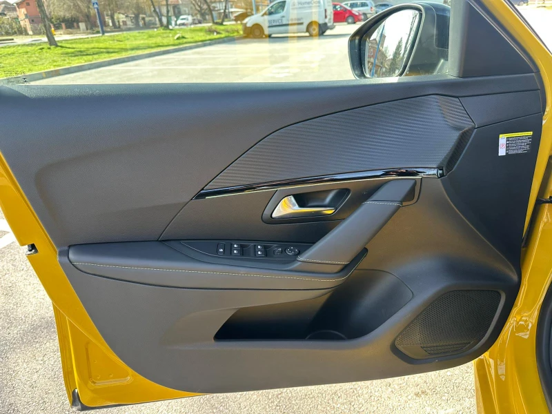 Peugeot 208 GT* Full* Carbon* Fast Charge* 360* Led* Гаранция, снимка 10 - Автомобили и джипове - 53572520