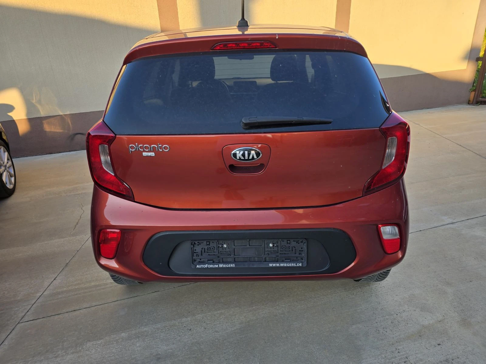Kia Picanto 1.0 - изображение 5
