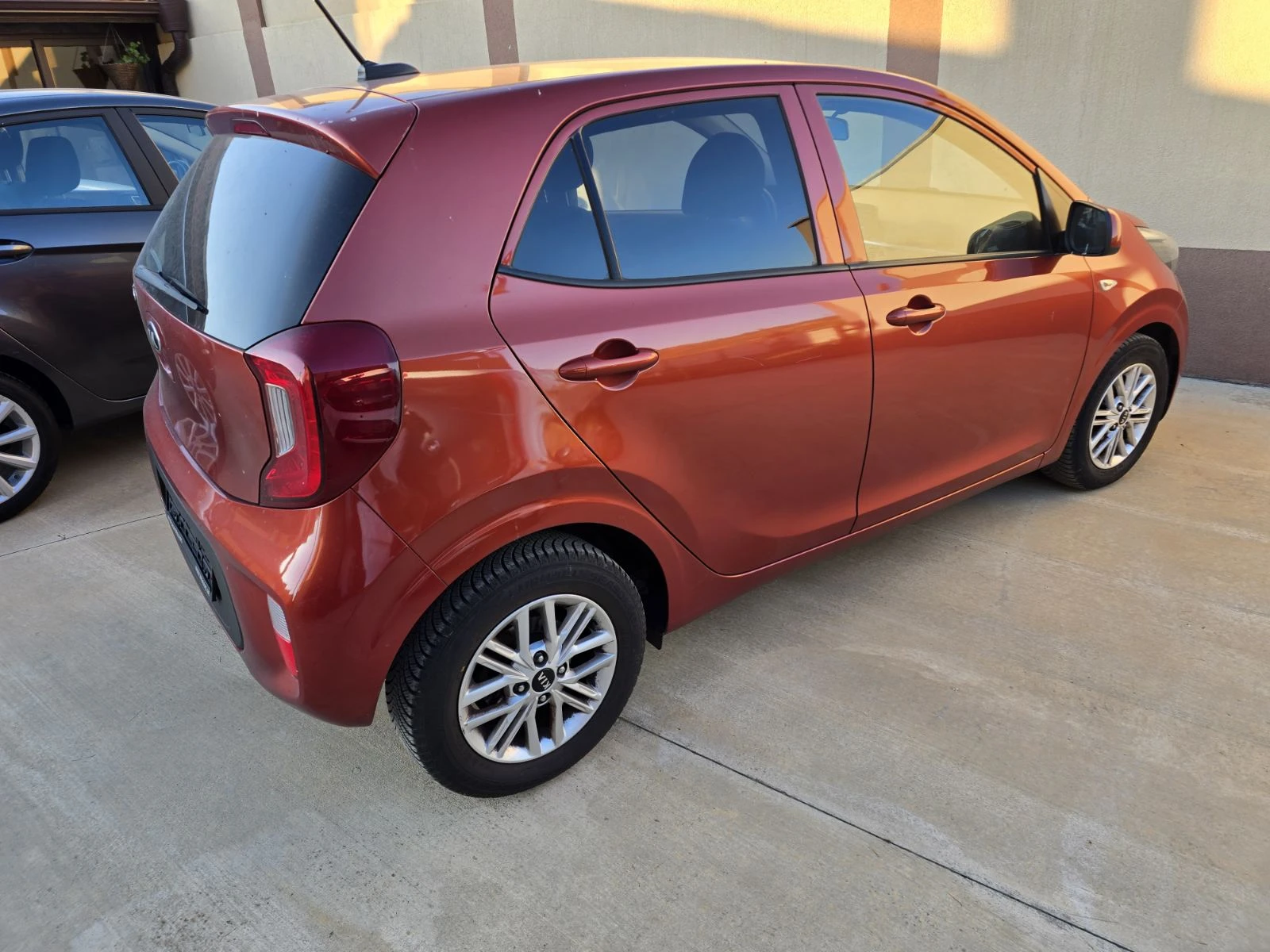 Kia Picanto 1.0 - изображение 4