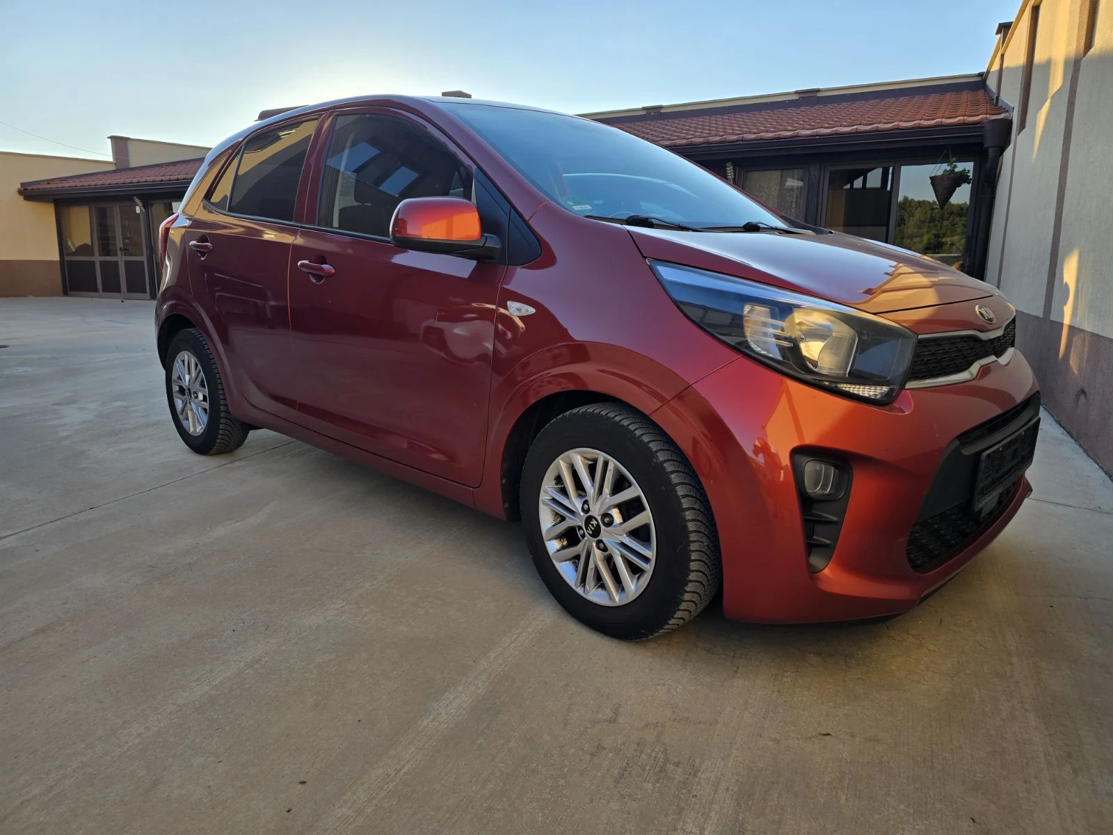 Kia Picanto 1.0 - изображение 2