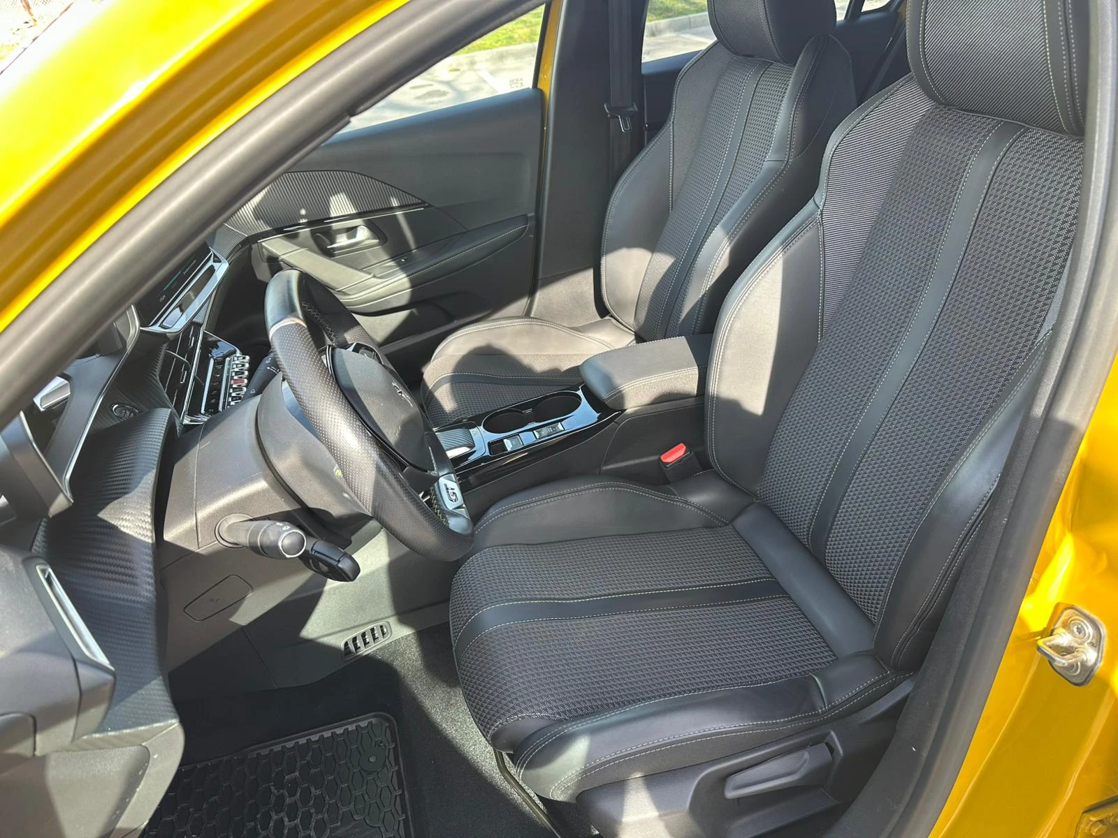 Peugeot 208 GT* Full* Carbon* Fast Charge* 360* Led* �������� | Mobile.bg � ����������� 8