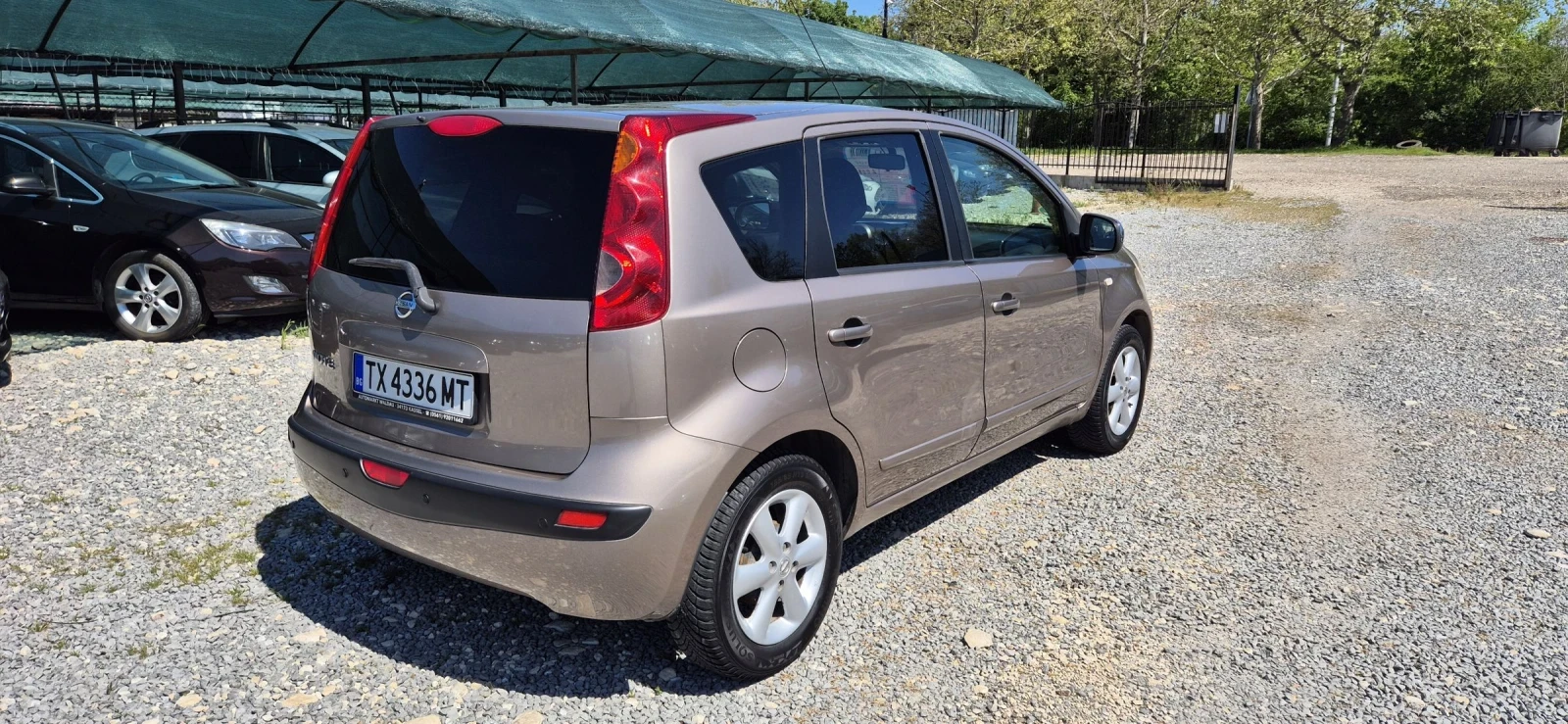 Nissan Note 1.4, снимка 10 - Автомобили и джипове - 54571433