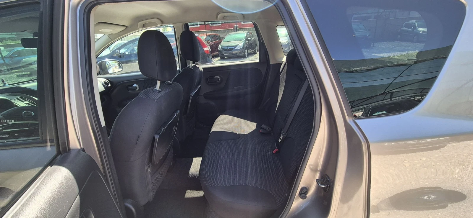 Nissan Note 1.4, снимка 13 - Автомобили и джипове - 54571433