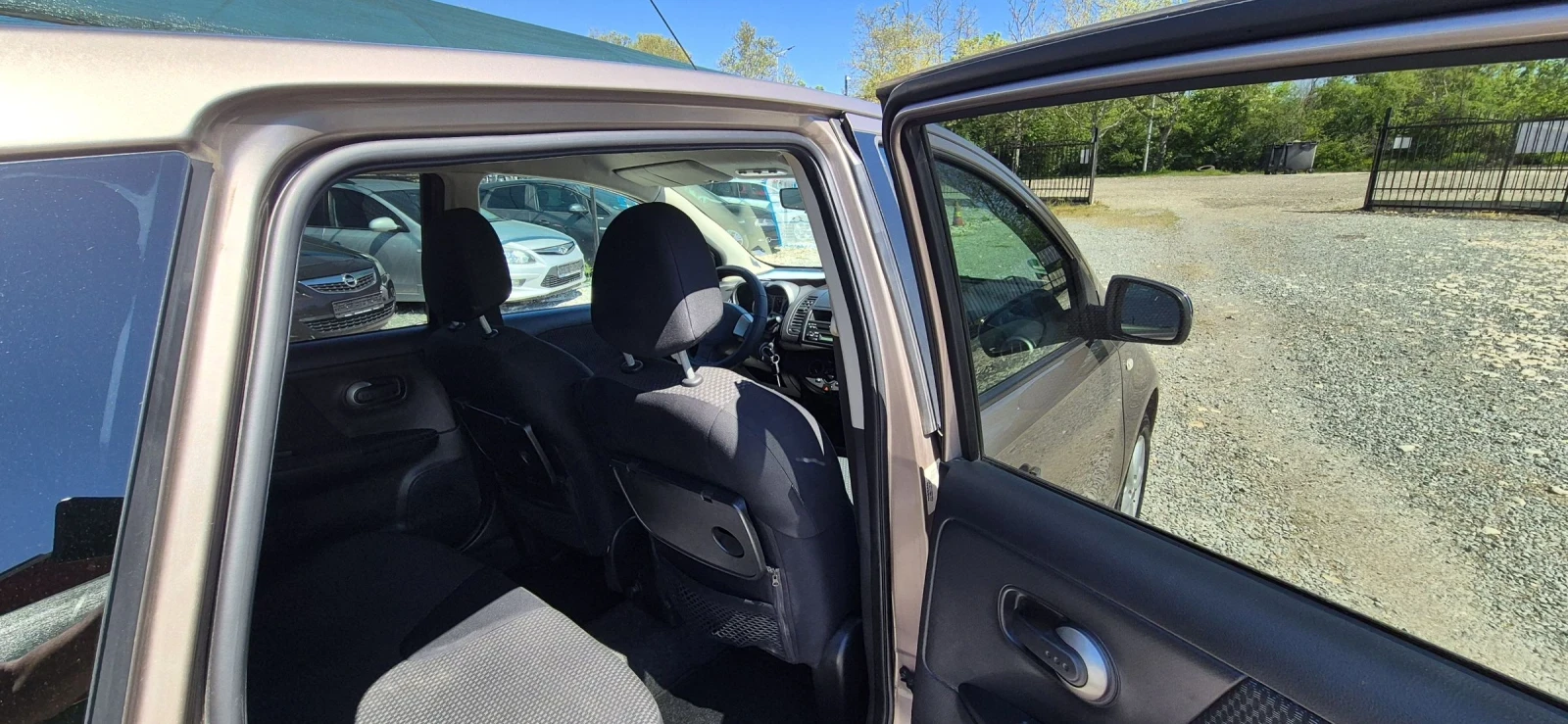 Nissan Note 1.4, снимка 15 - Автомобили и джипове - 54571433